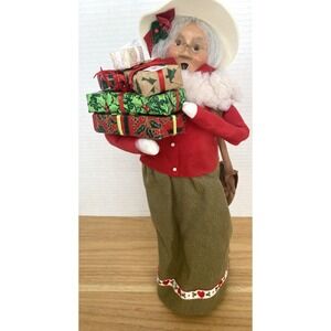 Vtg Byer's Choice Christmas Carolers Grandmother with Presents 1997